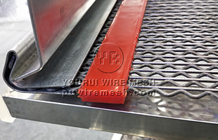 Polyurethane manganese steel self-cleaning screen