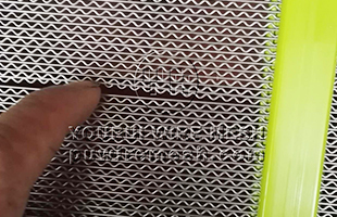 Polyurethane manganese steel self-cleaning screen